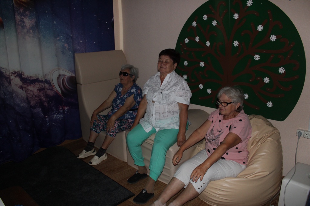 1 июля  2022 года психолог ГАУ СО КЦСОН Ершовского района провел групповое занятие в комнате психологической разгрузки с жителями с. Рефлектор.