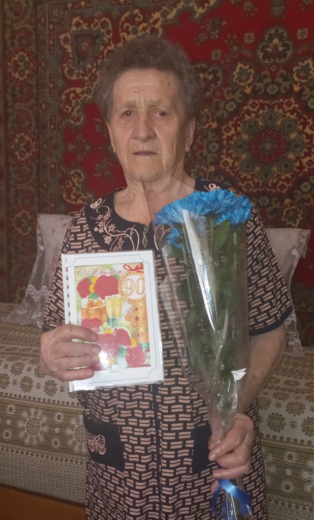 15 июня свой 90-летний юбилей отметила жительница г. Ершова Телегина Валентина Егоровна. 
