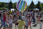 1 июня 2019 года в Международный  день защиты детей на Центральной площади города Ершова прошло праздничное мероприятие «Детство – это я и ты».